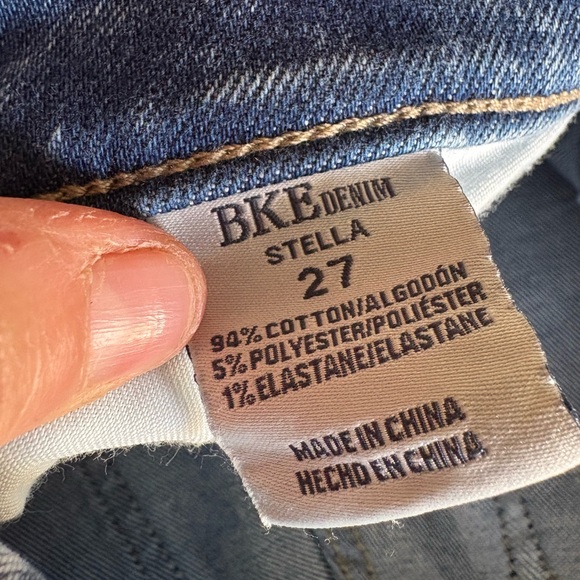 Stella Stretch Short light wash distressed raw hem size 27 - Picture 2 of 10